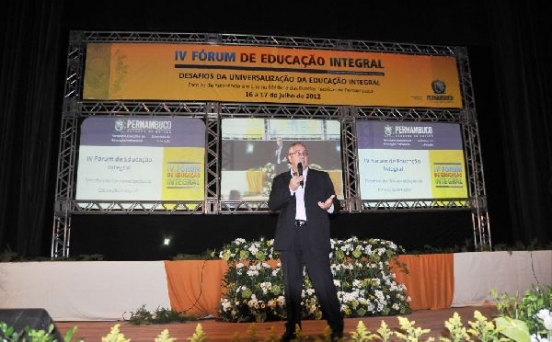 palestrante dill casella no fórum de educação de pernambuco Teatro Guararapes